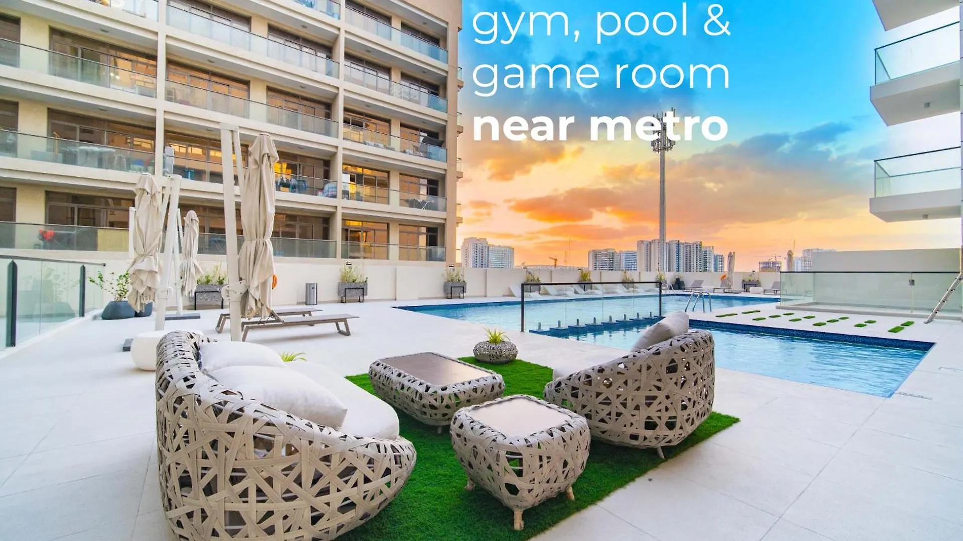 Sunny Studio, Pool, Villa Views, Near Metro location