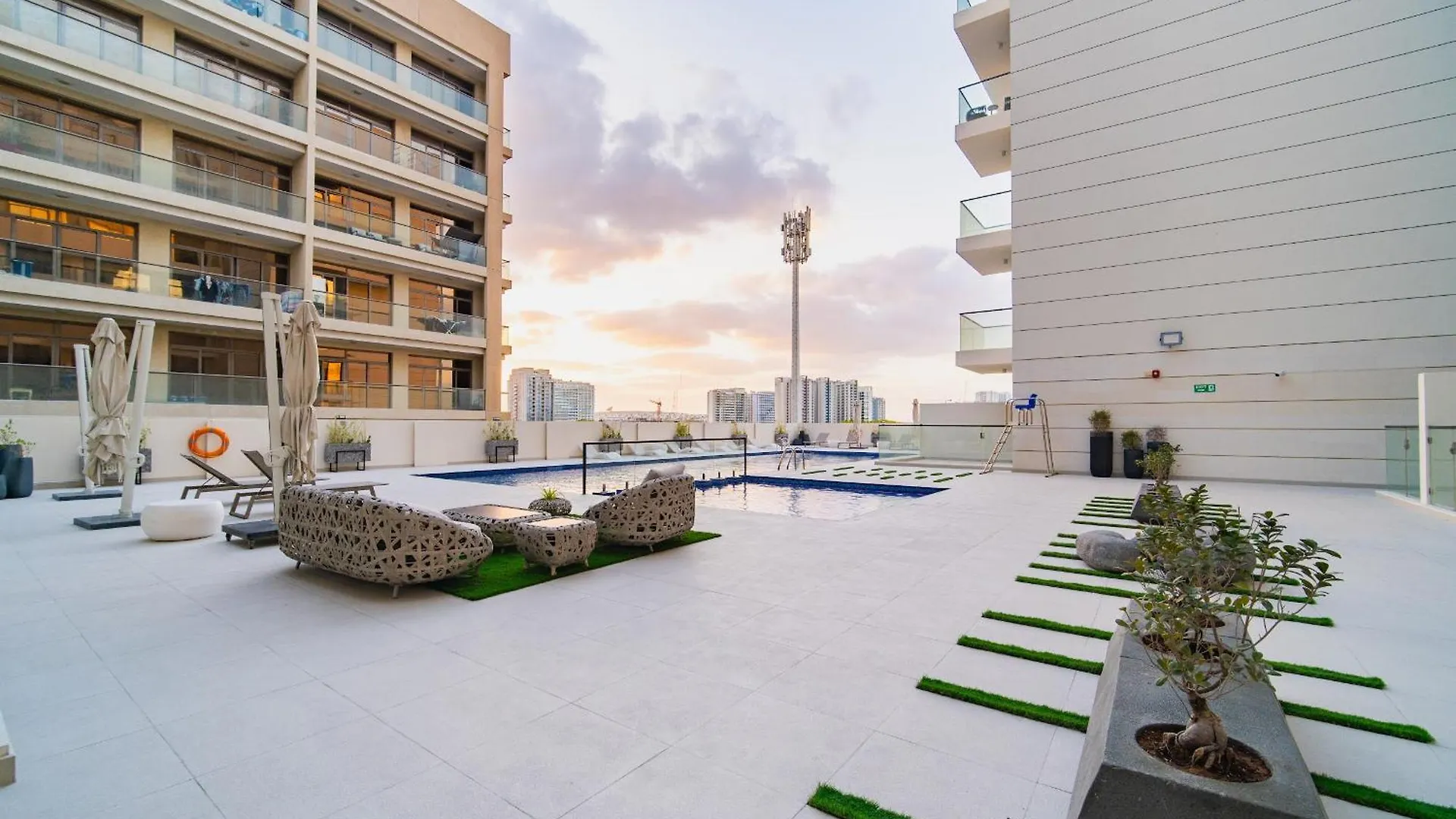 Sunny Studio, Pool, Villa Views, Near Metro Dubai