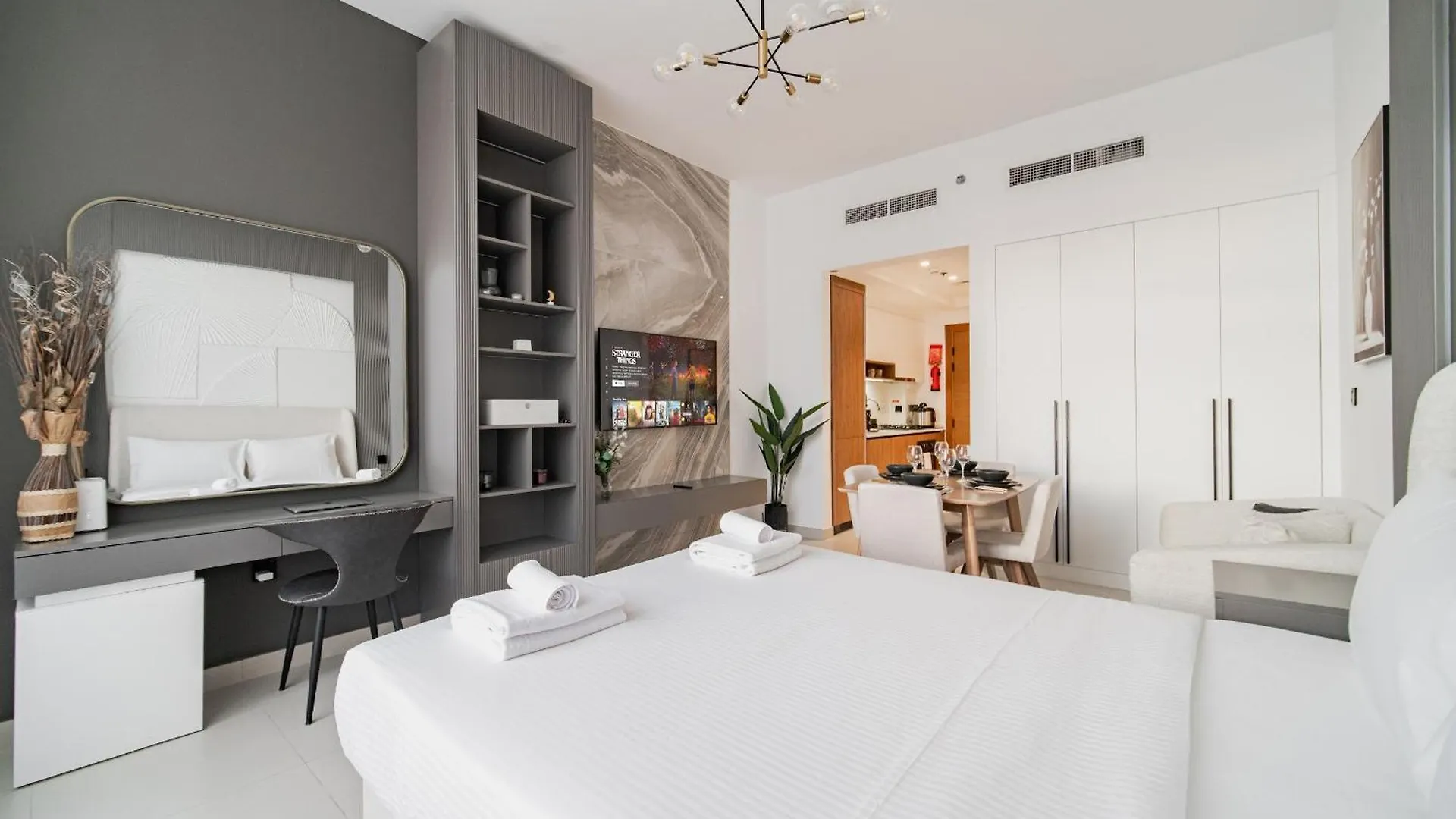 Sunny Studio, Pool, Villa Views, Near Metro Dubai 0*,