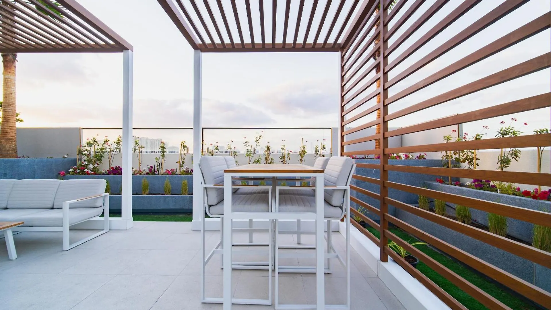 Sunny Studio, Pool, Villa Views, Near Metro Dubai Apartment