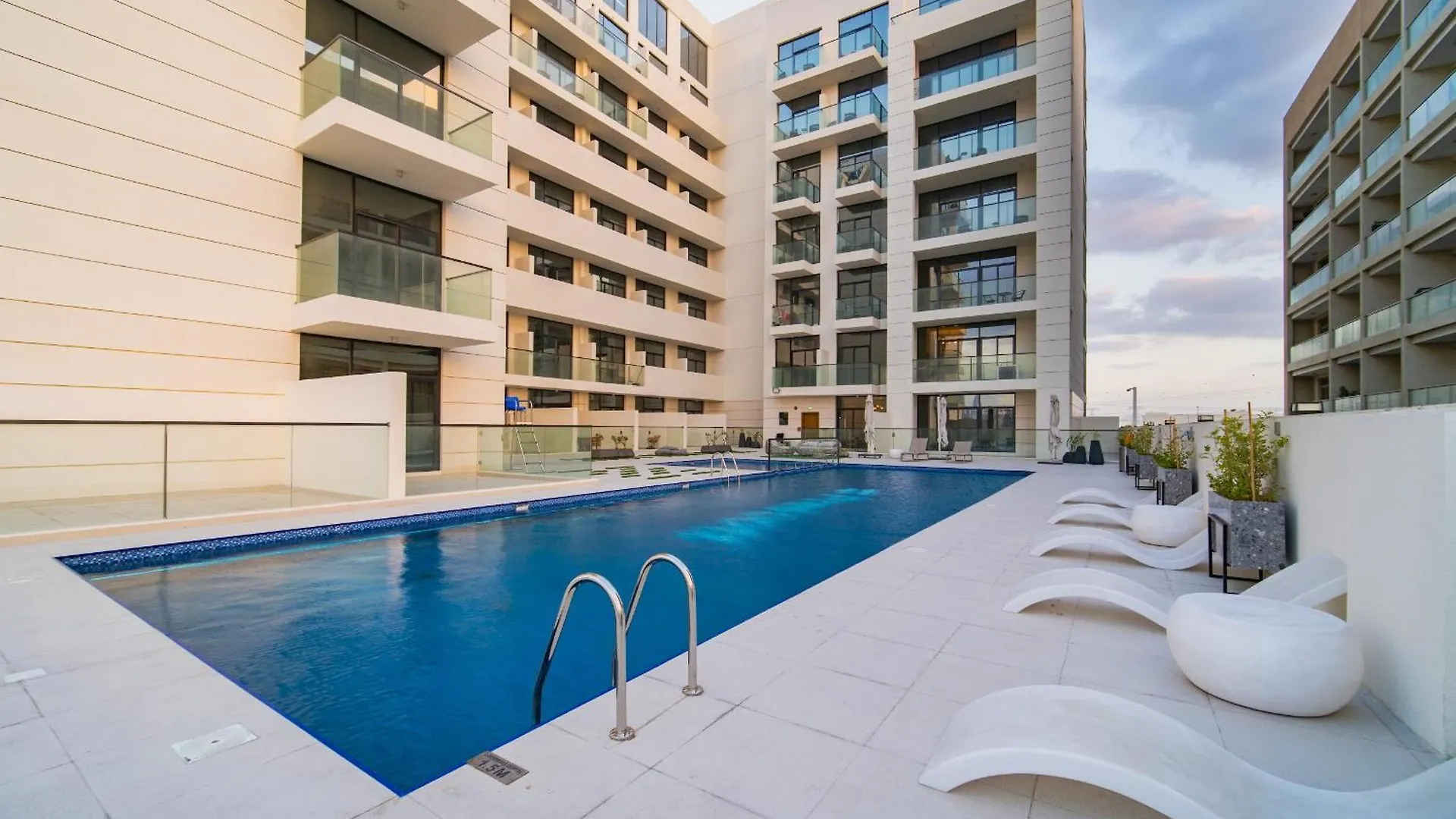 Sunny Studio, Pool, Villa Views, Near Metro Dubai 0*,