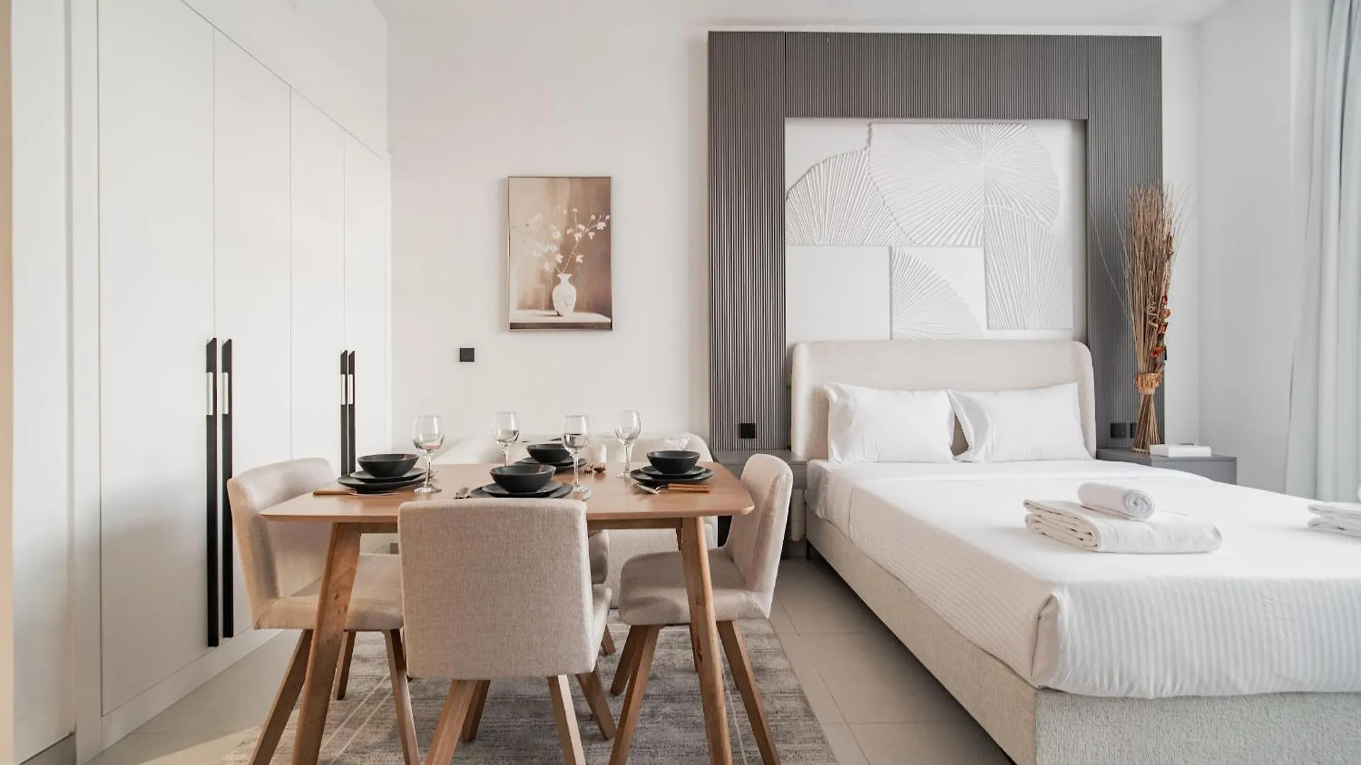 Sunny Studio, Pool, Villa Views, Near Metro Dubai