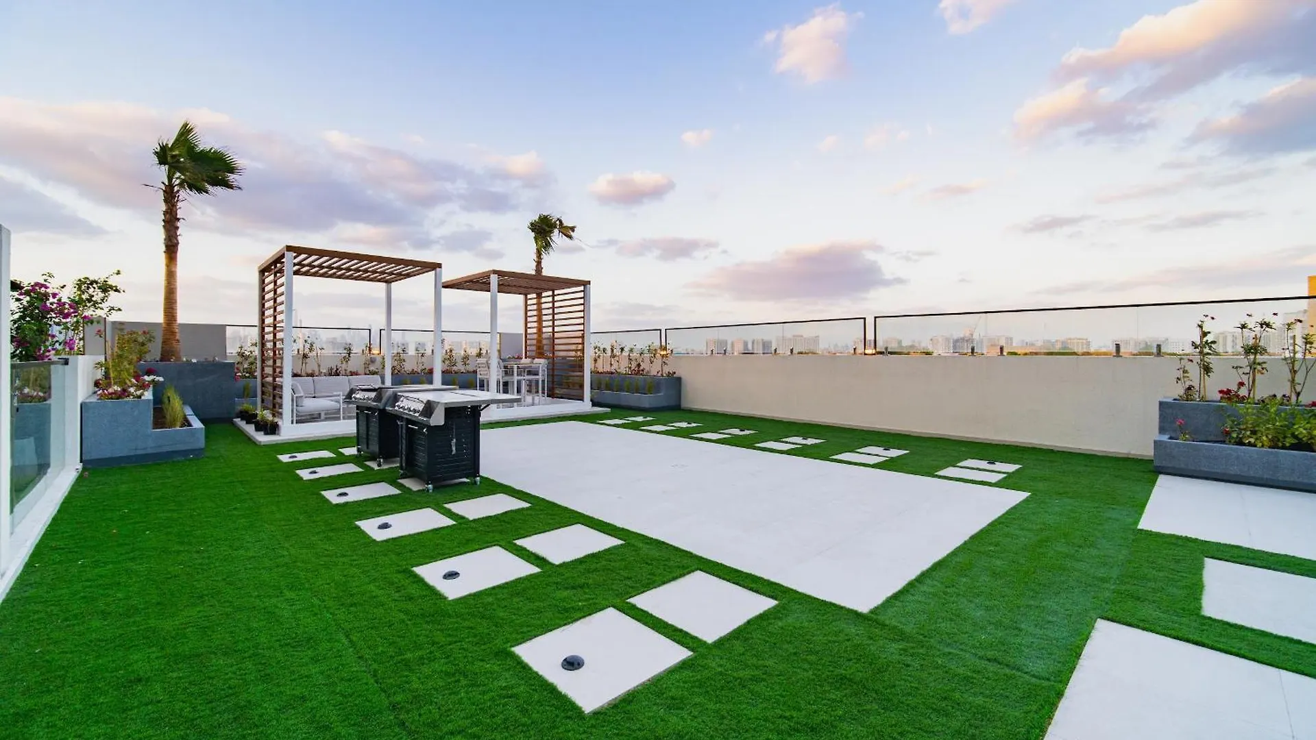 Sunny Studio, Pool, Villa Views, Near Metro Dubai Apartment