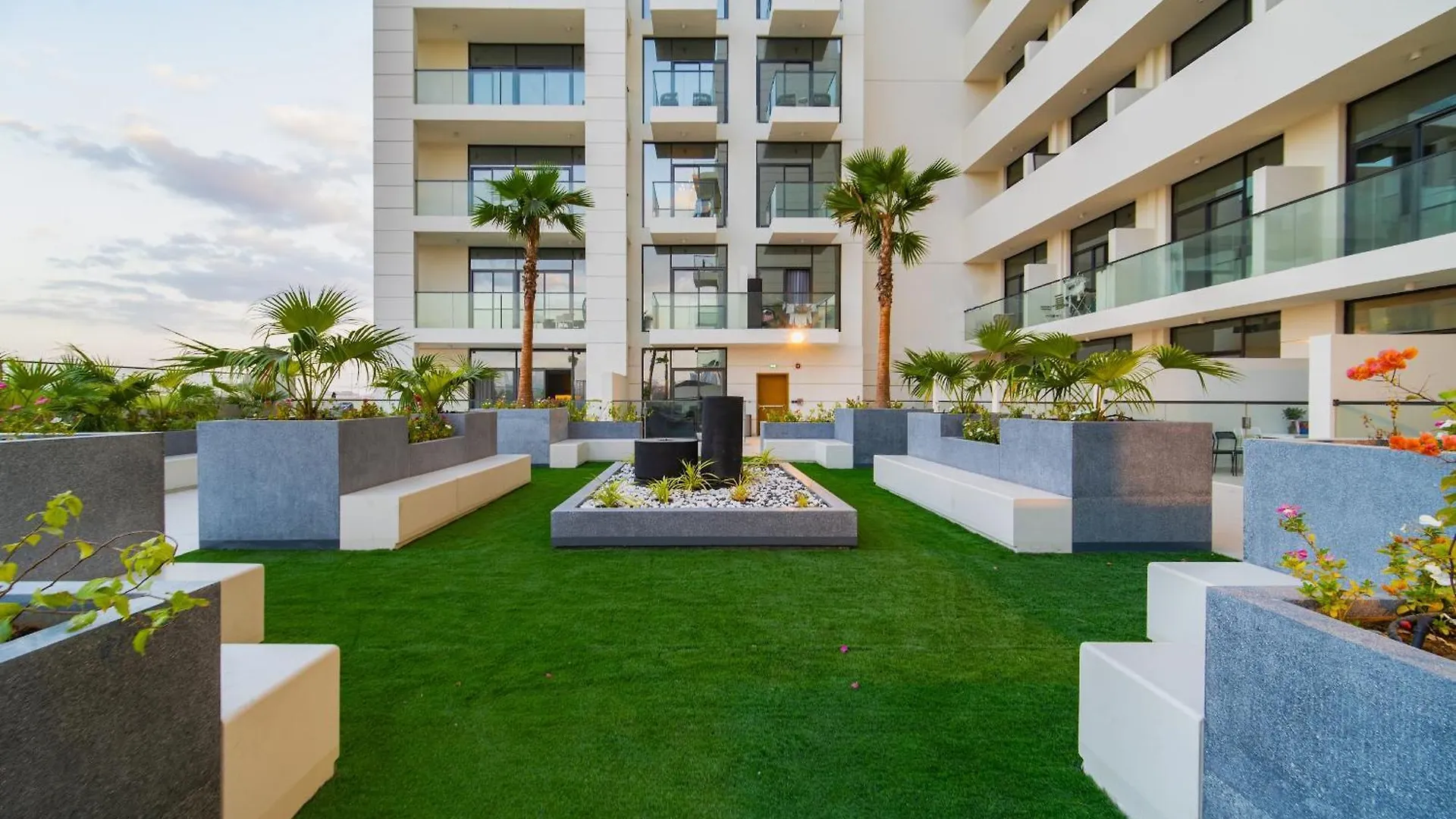 Sunny Studio, Pool, Villa Views, Near Metro Dubai