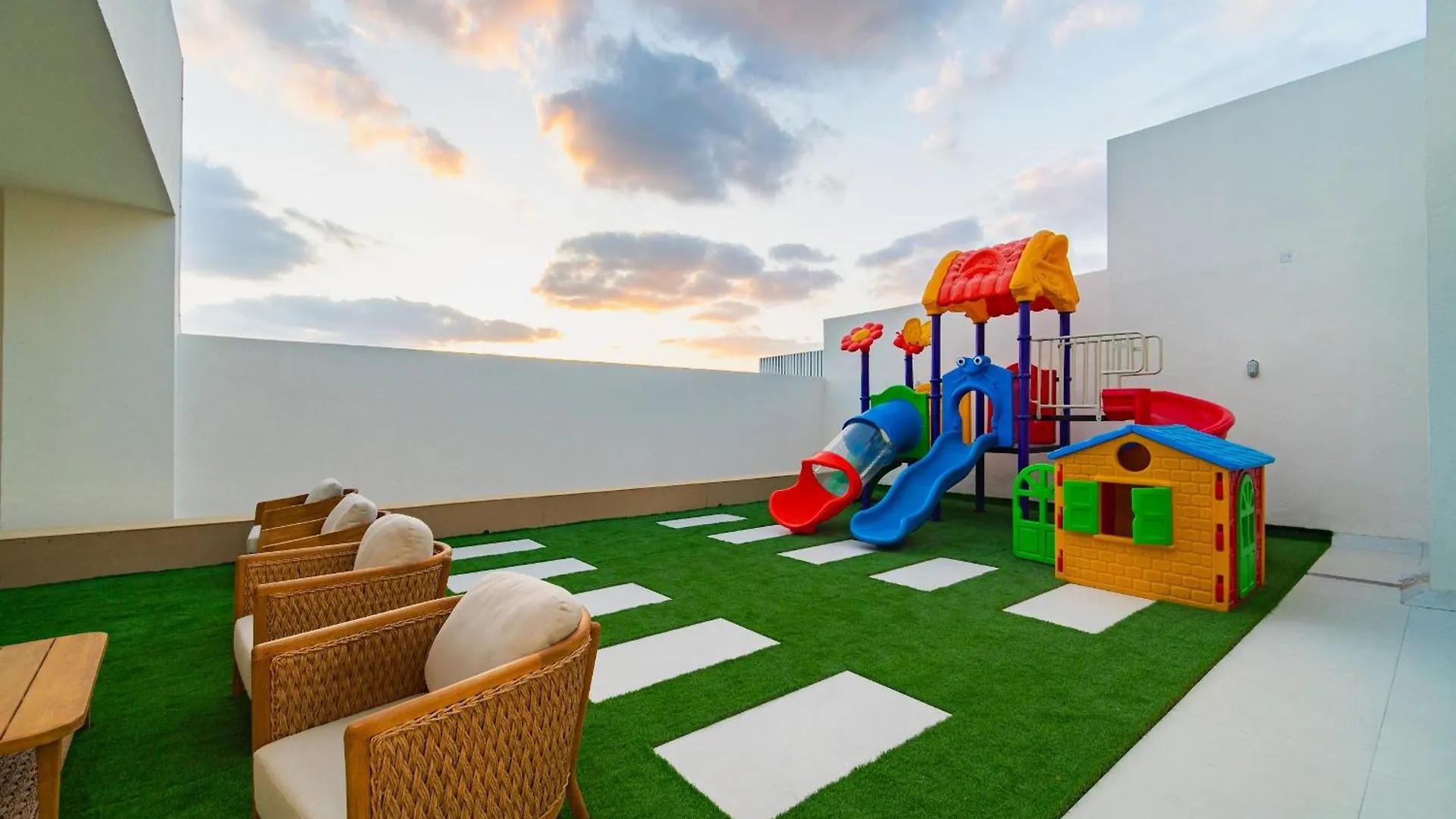 Sunny Studio, Pool, Villa Views, Near Metro Dubai Apartment